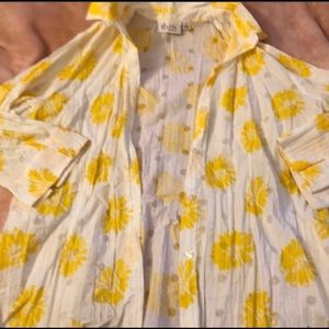 - Denim and Co 3/4 Sleeve Crinkle Burnout Woven Top in size Small